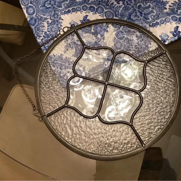 Vintage Clear Stain Glass Round with hanging chain - Picture 5 of 10